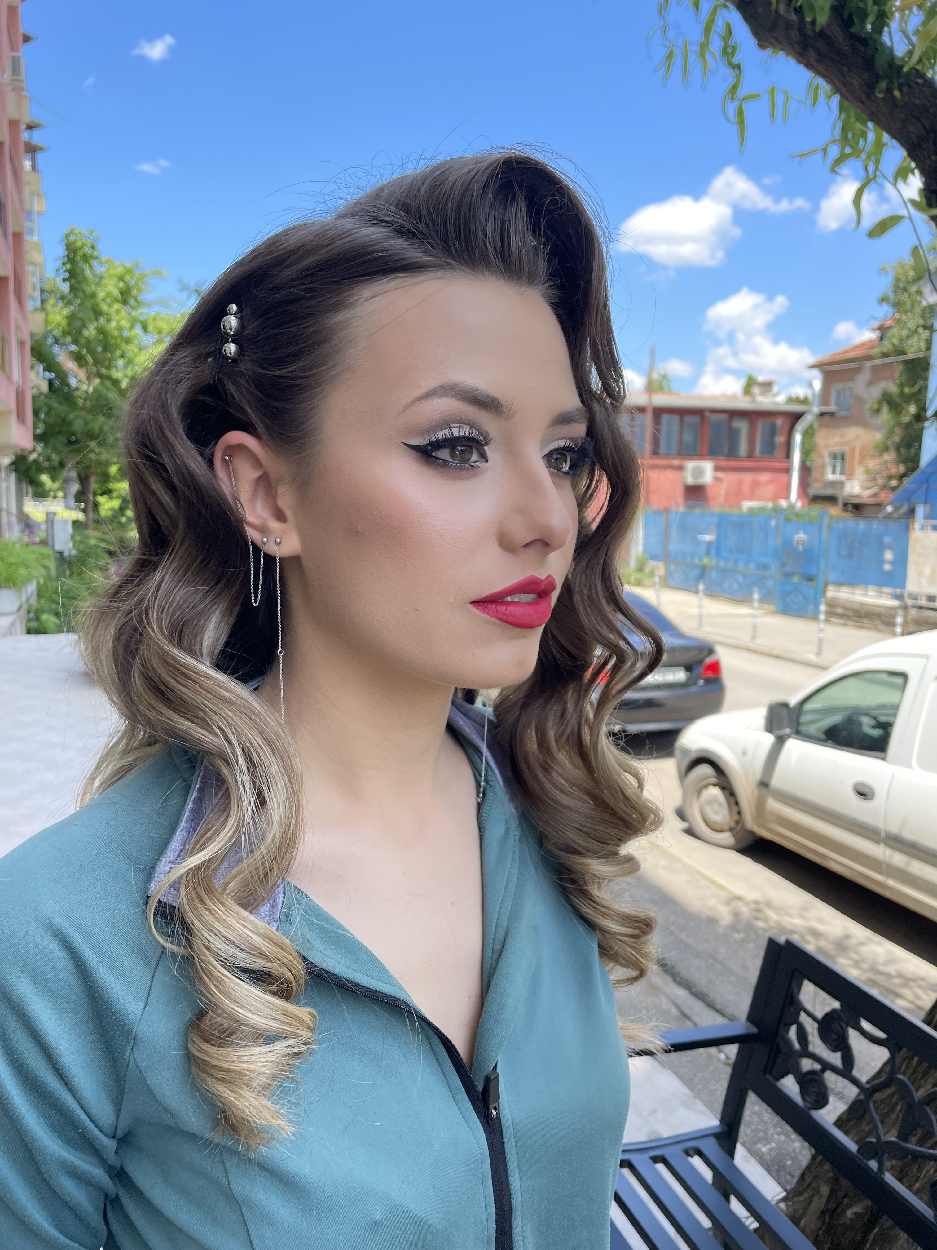 Официална прическа холивудски вълни / на много дълга коса