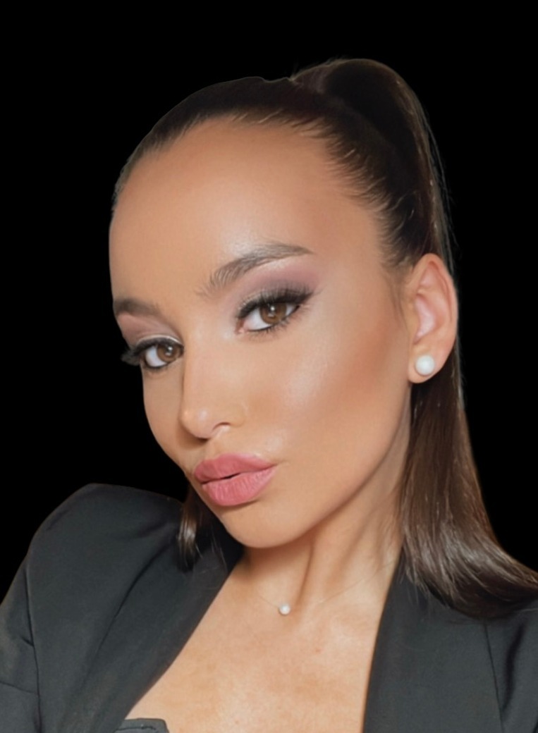 Soft and natural makeup that enhances your natural