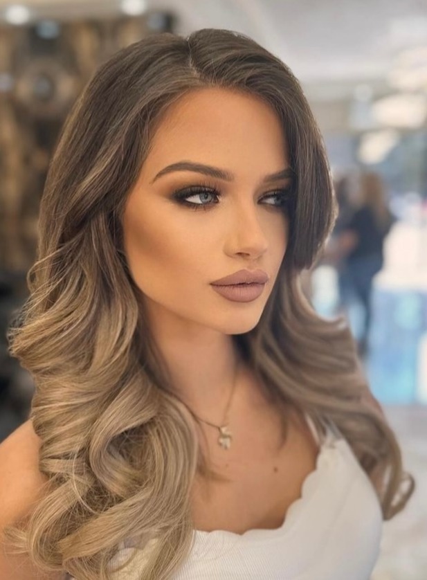 Evening makeup with lashes