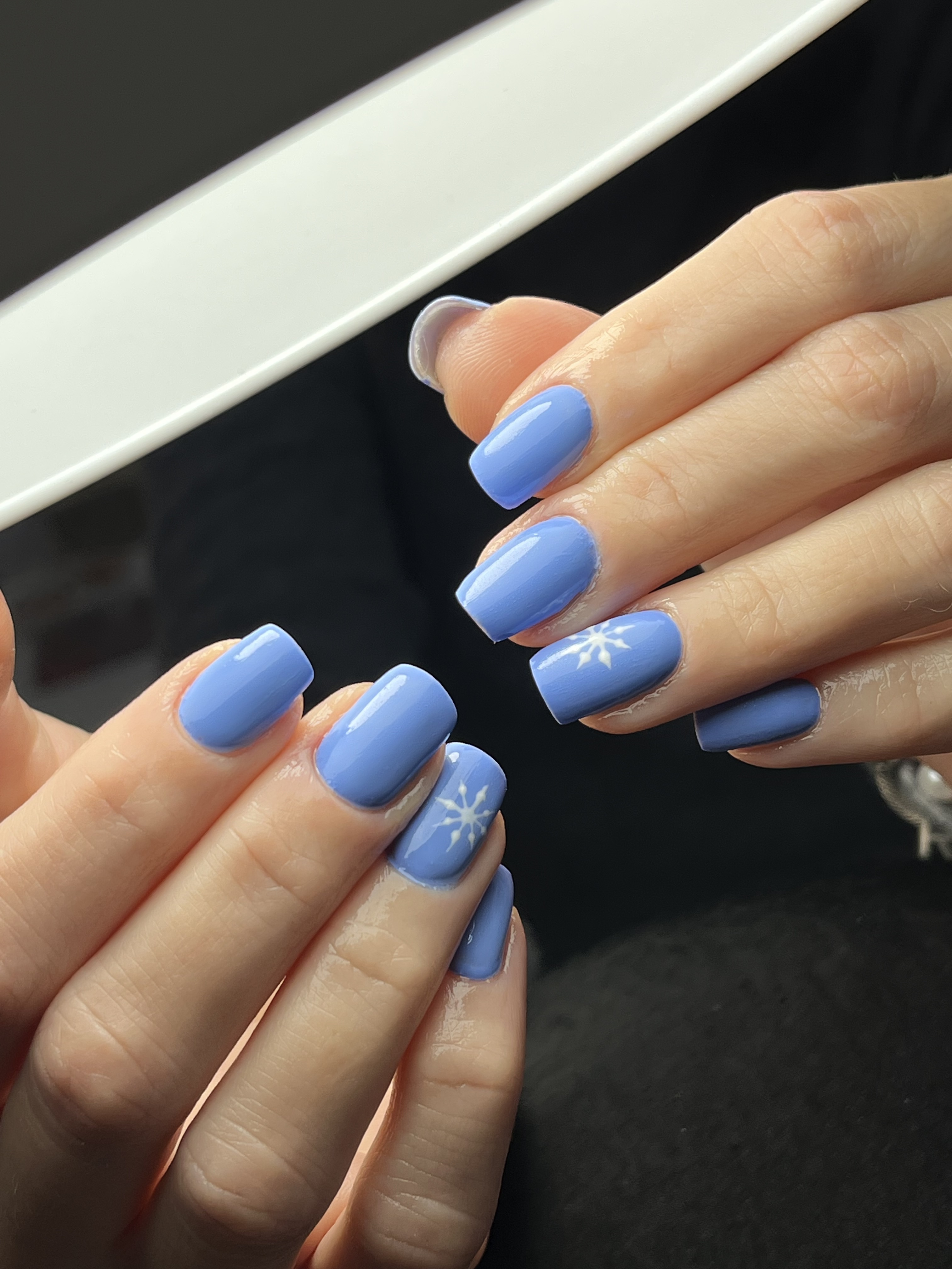 Easy elegant blue winter nails
