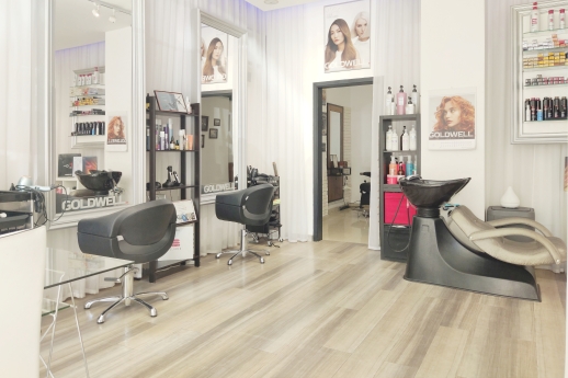 D'Luxe Hair & Nails 1